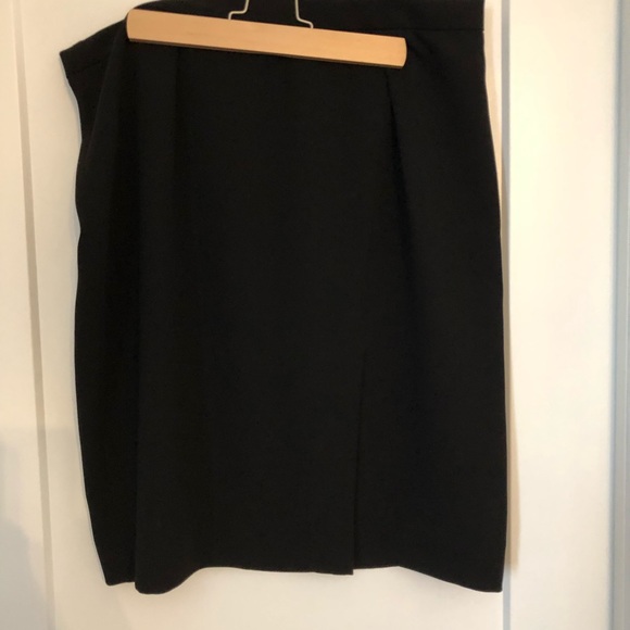 2 for 25 💥 J. Crew Classic Black Pencil Skirt Perfect Closet Basic - Picture 2 of 8